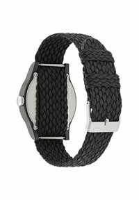 Bracelet de montre en tissu tressé noir avec une boucle en acier inoxydable, présentant un boîtier noir mat et des accents argentés au dos.