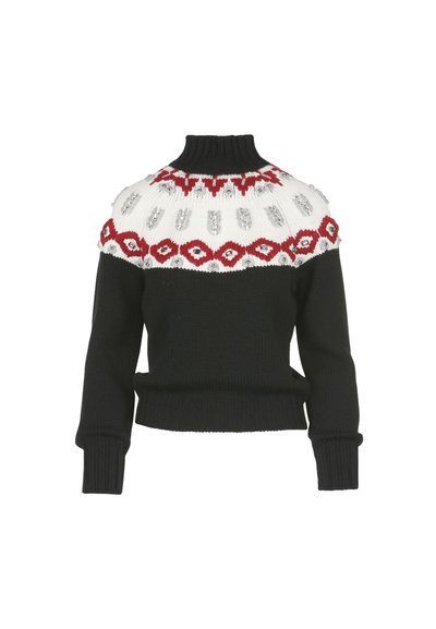 Crni pleteni rolka džemper s bijelim i crvenim uzorkom na podstavi ukrašen srebrnim šljokicama, dugim rukavima i rebrastim manšetama i rubom.