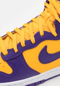 Nike Sportswear DUNK RETRO - Sapatilhas de cano alto - court purple/university gold/white