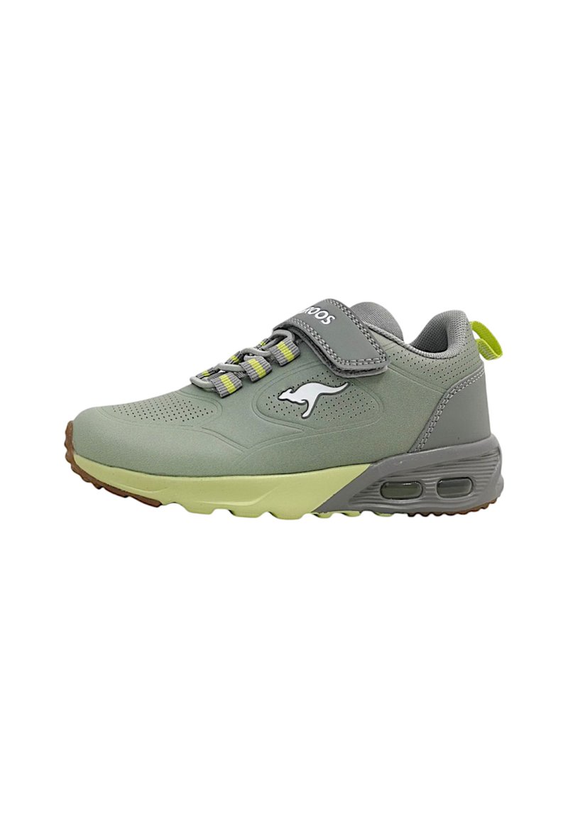 Grüne Sportschuhe mit strukturiertem Obermaterial, grauen Akzenten, elastischen Schnürsenkeln und einem Klettverschluss. Verfügt über eine gepolsterte Sohle und Luftpolster.