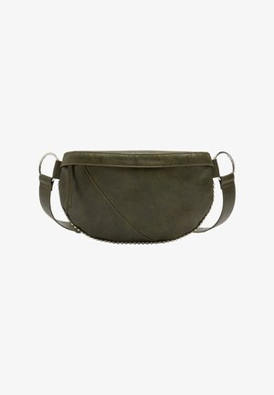 Zielona torba ze sztucznej skóry o zakrzywionym kształcie, z ozdobnym obszyciem z ćwiekami i regulowanym paskiem. Posiada dekoracyjne przeszycia i detale na bocznych panelach.