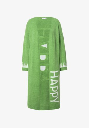 Groene gebreide cardigan met wijde mouwen, met de woorden "HAPPY" en "VIVA" in witte letters. Zachte textuur en open voorkant ontwerp.