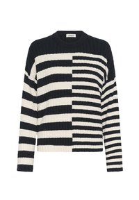 Schwarz-weiß gestreifter Pullover mit gerippter Struktur, der vorne und an den Ärmeln breite und schmale horizontale Streifen kombiniert.