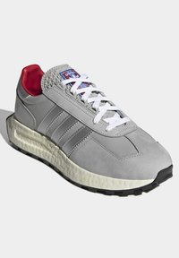 adidas Originals RETROPY E5 UNISEX - Sneaker low - grey two/matte silver/better scarlet
