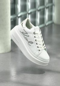 Unselected, white/silver-coloured