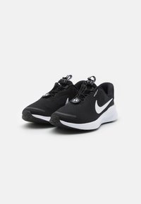 Nike Performance REVOLUTION 7 EASYON - Tenisice za cestovno trčanje - black/white