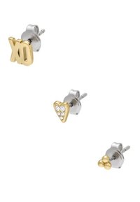 Drei Ohrstecker: ein goldener "XO"-Design, ein goldenes Herz mit klaren Strasssteinen und eine silberne Blume mit drei gerundeten Blütenblättern.