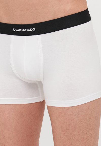 Weiße Baumwoll-Boxershorts mit einem schwarzen elastischen Bund, der das "DSQUARED2"-Logo trägt. Gleiche Textur, enganliegendes Design und mittellange Beine.