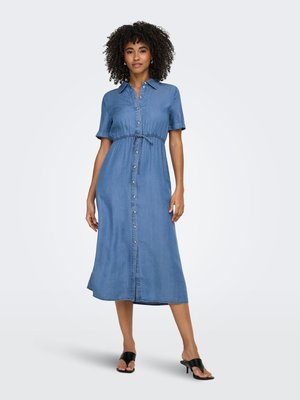 ONLY HEMDBLUSENKLEID ONLCHARIS LANGES KLEID - Denimkjoler - medium blue denim
