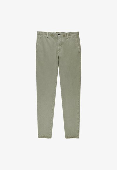 Licht olijfgroene broek gemaakt van zacht katoen, met een klassiek ontwerp, voorzakken en een knoopsluiting. Rechte pijpen.