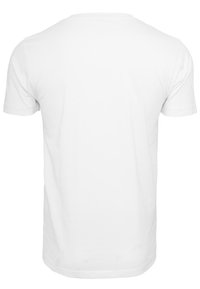 Hvid bomulds T-shirt, korte ærmer, rund hals. Glat tekstur, standard pasform, ingen grafik eller mønster, ensfarvet bagside.