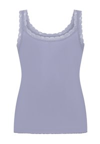 Licht lavendelkleurig geribd tanktop met geschulpte kantaccenten langs de halslijn en schouderbanden. Soepele textuur, aansluitend ontwerp, geen zichtbare hardware.