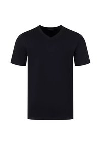 Czarny t-shirt z dekoltem w kształcie litery V, wykonany z gładkiego materiału, z krótkimi rękawami i minimalistycznym wzornictwem, bez widocznych logo czy wzorów.