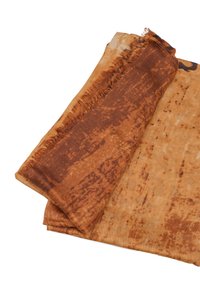 Sciarpa in tessuto con un motivo texture nelle tonalità caldo marrone e arancione, con bordi frangiati e un tessuto morbido e leggero.