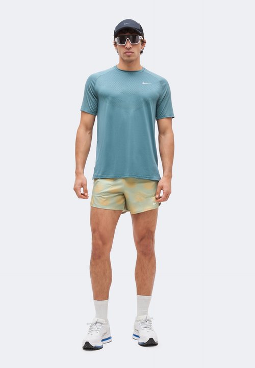 Nike Dri FIT ADV Stride Running T Shirt Men's — foto 2