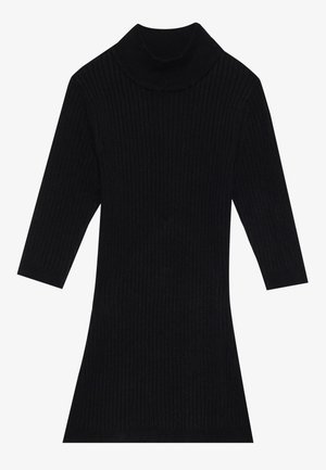 Robe en tricot côtelé noir avec un col montant et des manches trois-quarts, présentant une silhouette ajustée qui s'évase au niveau de l'ourlet.