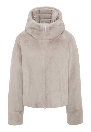 Chaqueta de felpa gris claro de piel sintética con cremallera completa en el frente, capucha acolchada en el interior, mangas largas y bolsillos laterales.