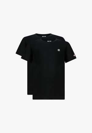 Deux t-shirts noirs unis à manches courtes avec de petits logos Champion sur la poitrine gauche et la manche gauche, présentés sur un fond blanc.