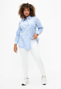 Zizzi MIT HOHER TAILLE - Uske traperice - white