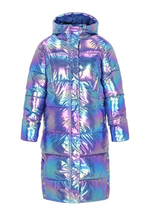 Irideszierender Puffermantel mit Kapuze, Frontreißverschluss und Druckknopfdetails. Die Farben reichen von Lila bis Blau mit einer glänzenden Textur.