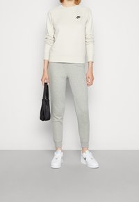 Nike Sportswear Sweatshirt - beige