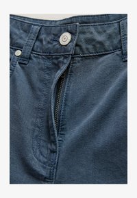 Sélectionné, navy blue