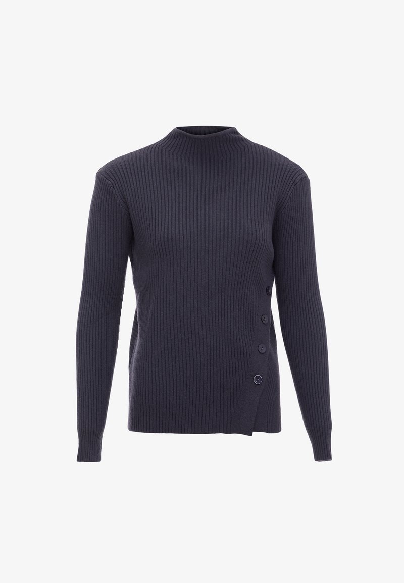 Sötét tengerészkék bordázott pulóver garbó nyakkal, hosszú ujjakkal és egy oldalsó gomb részlettel, amelyen öt gomb található a bal oldalon.