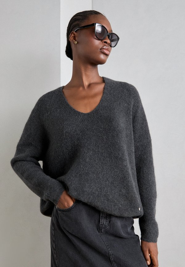 THORA V-NECK - Strickpullover - phantom
