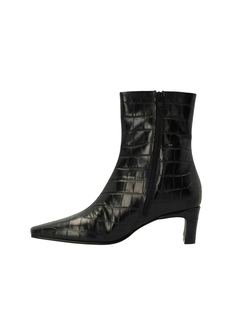 Schwarze Knöchelstiefel mit spitzer Zehe, Krokodilleder-Optik, seitlichem Reißverschluss und schlankem Absatz. Aus glänzendem Leder gefertigt.