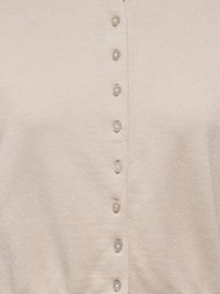 Cardigan beige en tricot avec un devant boutonné comportant six boutons assortis et une texture côtelée sur toute la surface.