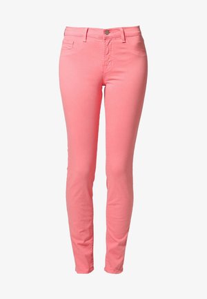 Pantalones de mujer de corte ajustado en color coral sólido con botón delantero, cierre de cremallera y trabillas para cinturón.