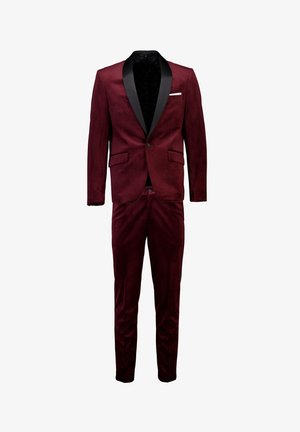 Bordeaux fluwelen pak met zwarte satijnen revers. Op maat gemaakte jas met twee zakken en een enkele knop. Bijpassende slim-fit broeken.