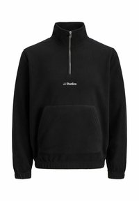 Crni flis pulover sa polu-zip ovratom, prednjim džepom i bijelim logotipom "JJ Studios". Ima opuštenu kroj i elastične manžetne.