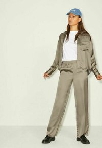 JJXX JXKIRA REGULAR PANT - Tygbyxor - brindle
