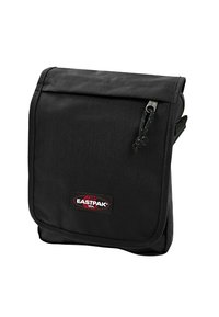 Borsa Eastpak nera realizzata in tessuto resistente, presenta una chiusura a pattina, hardware con zip e un logo ricamato sul davanti. Forma rettangolare.