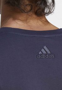 adidas Sportswear Apdrukāts T-krekls - legend ink   white