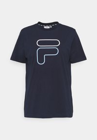 Mörkblå bomull t-shirt med en stor vit och ljusblå stiliserad logotyp på framsidan. Korta ärmar, rundad halsringning och avslappnad passform.