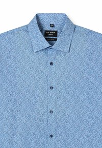 Hellblaues Herrenhemd mit Knopfleiste, kleinem dunkelblauem Blumenmuster und spitzem Kragen, beschriftet mit "Olymp Nr. 6 Six Super Slim".