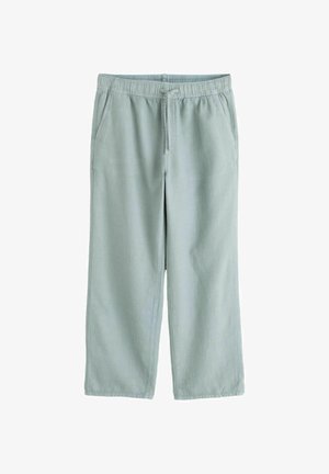 Pantaloni casual albastru deschis, cu talie elastică, șnur și buzunare laterale, prezentați întinși pe un fundal alb.