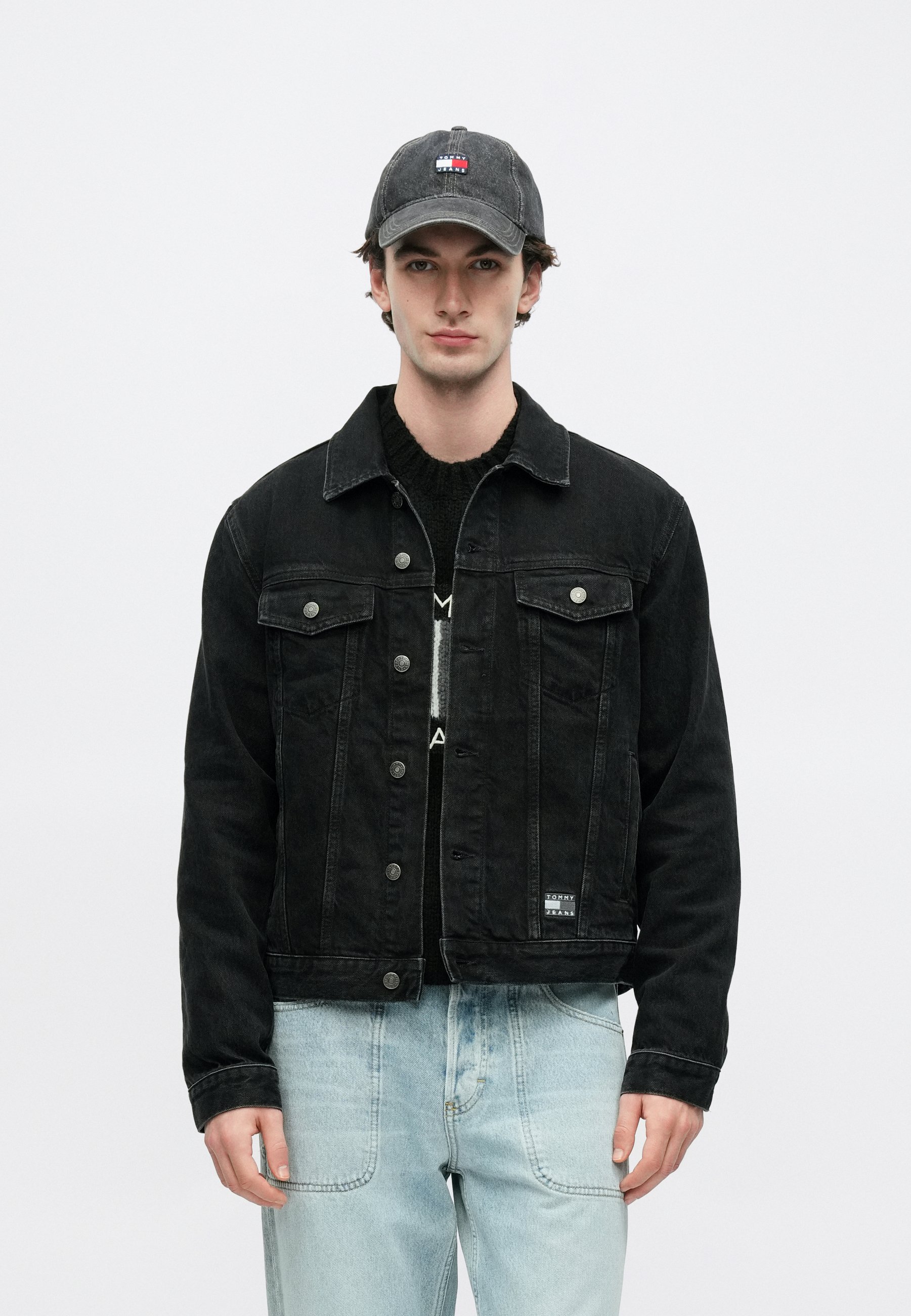 Tommy Jeans RYAN BACK LOGO DENIM TRUCKER JACKET - Denim jacket