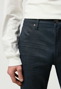Wrangler GREENSBORO - Vaqueros rectos - indigo coated