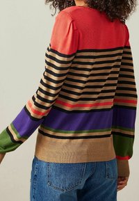 Next Sweter