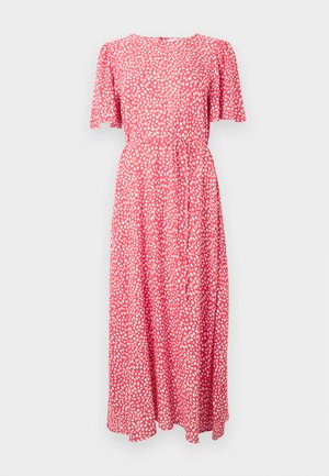 Pink maxikjole med korte, flagrende ærmer, der har et hvidt prikket mønster, en figursyet talje og et flydende skørt. Letvægtsstof.