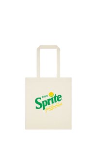 Borsa in tela color crema con due manici resistenti; presenta la scritta "Enjoy Sprite" e "Great Lemon Taste" in verde e giallo.