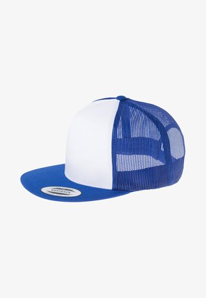 Niebieska i biała czapka snapback z jednolitą niebieską daszkiem i białą przednią częścią. Siatkowe panele boczne i tylny dla wentylacji. Okrąła naszywka marki na daszku.