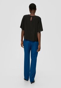 s.Oliver BLACK LABEL MET PLOOITJES - Blouse - schwarz