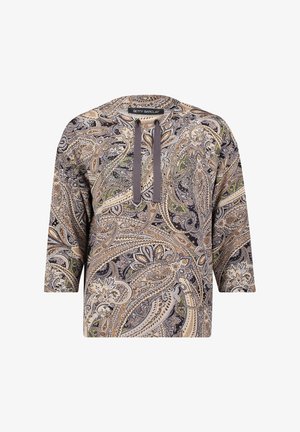 T-shirt à manches longues avec un motif paisley complexe beige, marron et noir, doté d'un col rond et de cordons de tirage avant gris foncé.