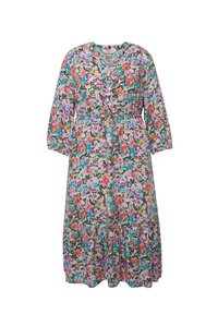 Robe florale en tissu léger présentant une base rose avec des motifs multicolores, décolleté en v, devant boutonné et taille froncée.