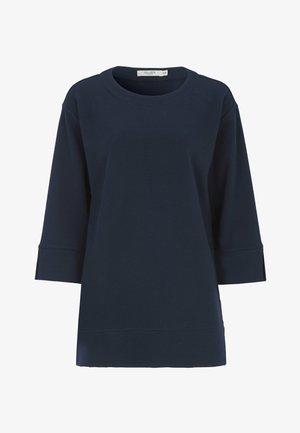 Marineblauer Pullover in entspannter Passform, gerippte Struktur, Rundhalsausschnitt, Dreiviertelärmel, Seitenschlitze am Saum, aus weichem Stoff.