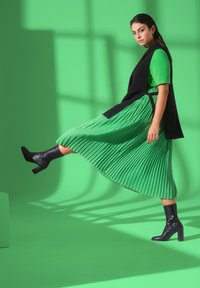 Ulla Popken Weste - black